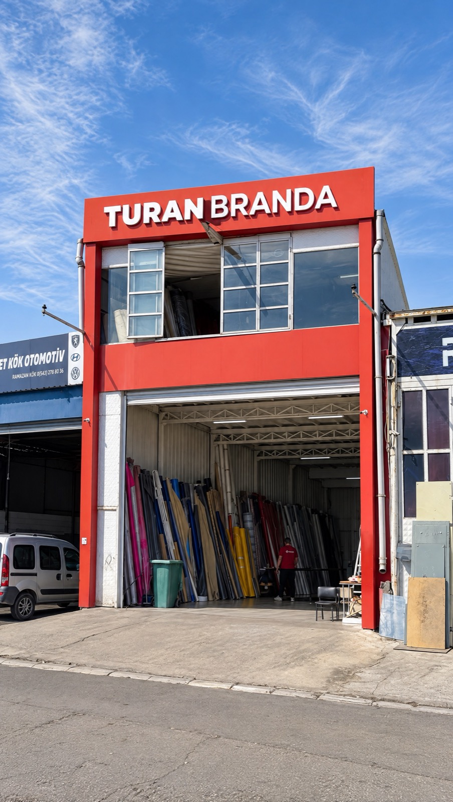 Turan Branda atölyesinin dış cephesi